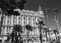 house-croisette-promenade-in-cannes-bw